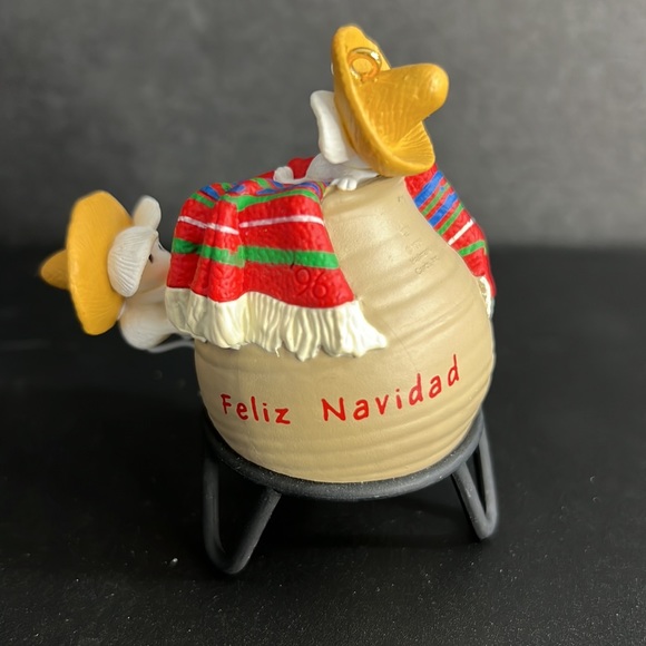 1996 Hallmark Keepsake Ornament Feliz Navidad Mice Mouse Pottery Sombrero - Picture 4 of 7